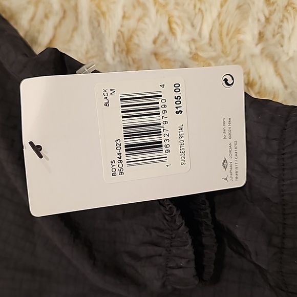 NWT Jordan wind Breaker - Picture 2 of 10